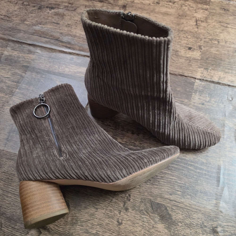 SBICCA Ankle Boots Womens 7.5 Taupe Corduroy Block Heel Pointed Toe Side Zip